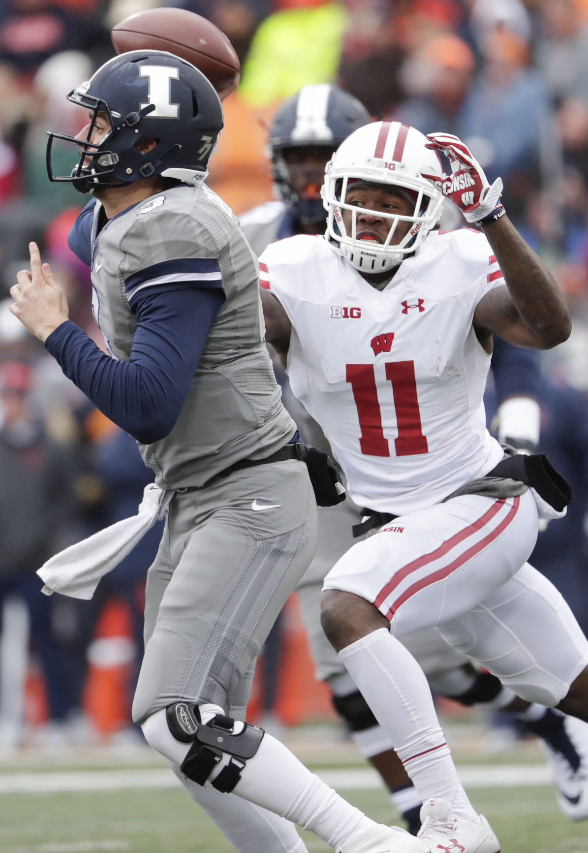Nelson pressures Illinois QB